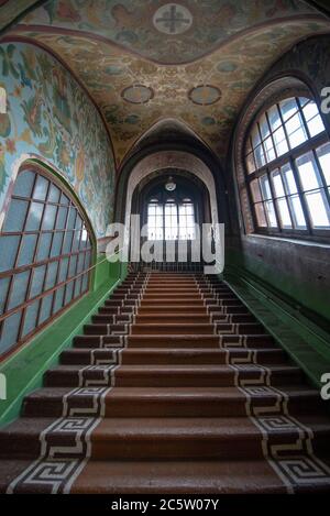 Peterhof, St. Petersburg, Russland. Innenraum der Kathedrale der Heiligen Peter und Paul. Russische orthodoxe Kirche Stockfoto