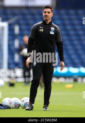 West Bromwich Albion Assistant Head Coach Danilo Butorovic beobachtet das Training vor dem Sky Bet Championship Match auf den Hawthorns, West Bromwich. Stockfoto