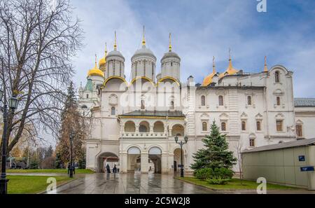 Der Patriarch-Palast mit der Kirche der zwölf Apostel auf dem Domplatz des Moskauer Kremls, Moskau, Russland Stockfoto