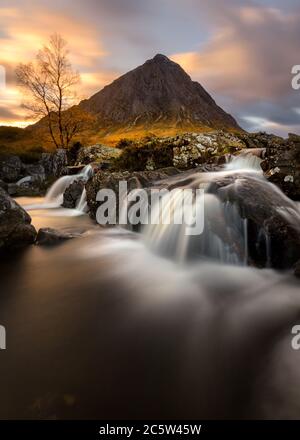 Berühmter Etive Mor Wasserfall in Glencoe, Schottische Highlands, Großbritannien. Stockfoto