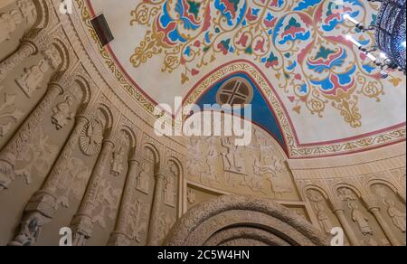Moskau, Russland. Innenraum des Staatlichen Historischen Museums (Geschichtsmuseum) und eines Teils des Kremls auf dem Roten Platz in Moskau. Stockfoto