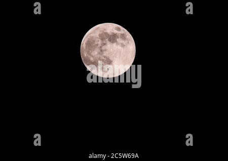 Mond Nahaufnahme zeigt die Details der Mondoberfläche. Stockfoto