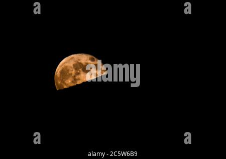 Mond Nahaufnahme zeigt die Details der Mondoberfläche. Stockfoto