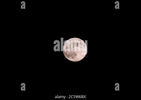Mond Nahaufnahme zeigt die Details der Mondoberfläche. Stockfoto
