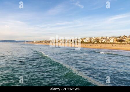 Ein Blick vom Pier von Manhattan Beach, an der kalifornischen Küste Stockfoto