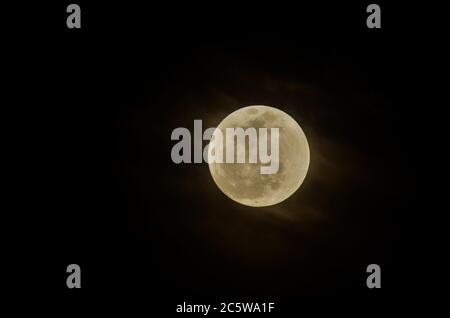 Mond Nahaufnahme zeigt die Details der Mondoberfläche. Stockfoto