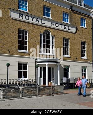 Das Royal Hotel in Southend on Sea. Lady Hamilton hielt hier einen Ball für Nelson. Prinz Arthur und Kaiserin von Frankreich übernachteten hier. Stockfoto