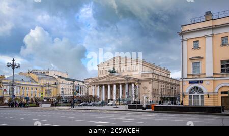 Moskau, Russi. Bolschoi Theater. Das berühmteste russische Theater. Panoramablick bei Sonnenaufgang Stockfoto