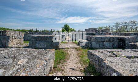 Pliska, Bulgarien. Die Ruinen von Pliska die mittelalterliche Hauptstadt des ersten bulgarischen Reiches. Stockfoto