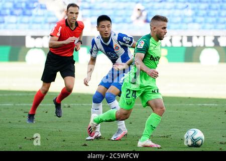 RCDE Stadion, Barcelona, Katalonien, Spanien. Juli 2020. La Liga Football, Real Club Deportiu Espanyol de Barcelona gegen Leganes; Kevin Rodrigues bricht an Wu Lei Kredit: Action Plus Sport/Alamy Live News Stockfoto