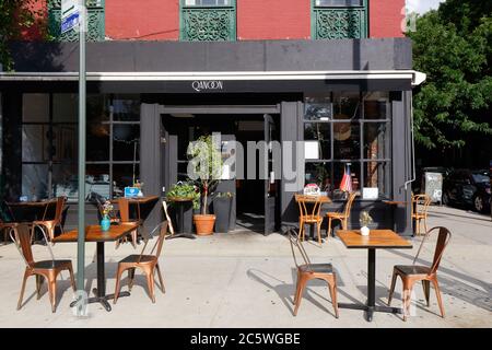 Qanoon, 180 Ninth Avenue, New York, NYC Foto von einem palästinensischen Restaurant im Chelsea-Viertel von Manhattan Stockfoto