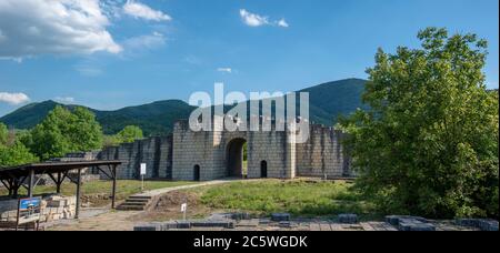 Großer Preslav (Veliki Preslav), Schumen, Bulgarien. Ruinen der Hauptstadt der ersten mittelalterlichen Festung des Bulgarischen Reiches Stockfoto