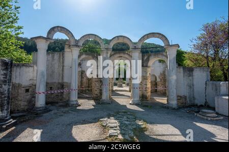 Großer Preslav (Veliki Preslav), Schumen, Bulgarien. Ruinen der Hauptstadt der ersten mittelalterlichen Festung des Bulgarischen Reiches Stockfoto