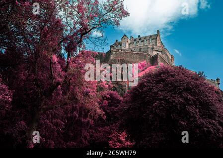 Edinburgh Castle im Infrarot Stockfoto