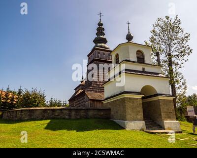 Owczary, Polen - 22.August 2018: Die griechisch-katholische Pfarrei Kirche von Schutz der Mather Gottes in Owczary. Polen. UNESCO Holz- tserkvas des C Stockfoto