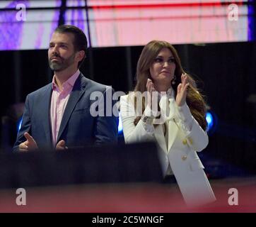 West PALM BEACH, FL - 21. DEZEMBER: Donald Trump Jr, Kimberly Guilfoyle Backstage beim US Student Action Summit 2019 - Tag 3 im Palm Beach County Convention Center am 21. Dezember 2019 in West Palm Beach, Florida. Personen: Donald Trump Jr, Kimberly Guilfoyle Credit: Storms Media Group/Alamy Live News Stockfoto