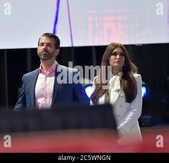 West PALM BEACH, FL - 21. DEZEMBER: Donald Trump Jr, Kimberly Guilfoyle Backstage beim US Student Action Summit 2019 - Tag 3 im Palm Beach County Convention Center am 21. Dezember 2019 in West Palm Beach, Florida. Personen: Donald Trump Jr, Kimberly Guilfoyle Credit: Storms Media Group/Alamy Live News Stockfoto