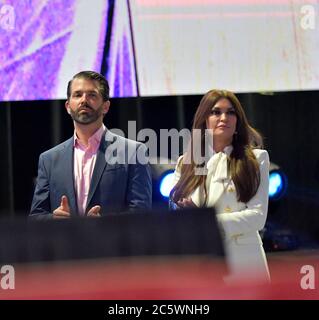 West PALM BEACH, FL - 21. DEZEMBER: Donald Trump Jr, Kimberly Guilfoyle Backstage beim US Student Action Summit 2019 - Tag 3 im Palm Beach County Convention Center am 21. Dezember 2019 in West Palm Beach, Florida. Personen: Donald Trump Jr, Kimberly Guilfoyle Credit: Storms Media Group/Alamy Live News Stockfoto