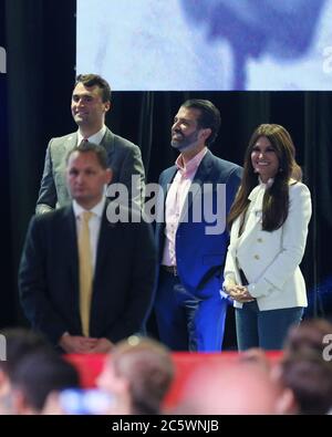 West PALM BEACH, FL - 21. DEZEMBER: Donald Trump Jr, Kimberly Guilfoyle Back Stage am Wendepunkt USA Student Action Summit 2019 - Tag 3 im Palm Beach County Convention Center am 21. Dezember 2019 in West Palm Beach, Florida. Personen: Donald Trump Jr, Kimberly Guilfoyle Credit: Storms Media Group/Alamy Live News Stockfoto