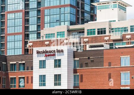 Little Rock, USA - 4. Juni 2019: Hauptstadt in Arkansas mit Schild außen für Residence Inn by Marriott Hotel Unternehmen moderne Architektur Stockfoto