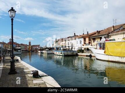 Boote auf dem Leonardesque Canal Port in Cesenatico, Italien Stockfoto