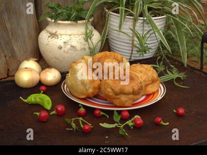 Vetkoek - traditionelle südafrikanische Gericht (gebratenes Brot) Stockfoto