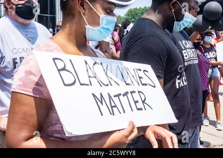 2020. Juni: Kundgebung im Grant Park, veranstaltet von Chris Harris, einem lokalen Pastor in Chicago. Stockfoto