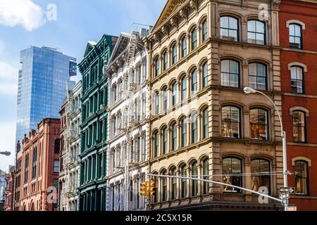 New York City, NYC NY Lower, Manhattan, SoHo, Broome Street, Cast Iron Historic District, Architekturgebäude, Nachbarschaft, Bogenfenster, NY110402054 Stockfoto