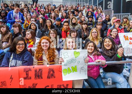 New York, New York City, NYC, Midtown, Manhattan, 44th Street, Harry Potter Red Carpet Event, große Eröffnung, Fans, Publikum, Mädchen, Jugendliche Jugendliche Jugendliche Stockfoto