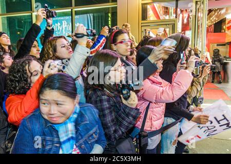 New York, New York City, NYC, Midtown, Manhattan, 44. Street, Harry Potter Ausstellungsausstellung, roter Teppich, Veranstaltung, große Eröffnung, Fans, Asiaten ethnischen Immig Stockfoto