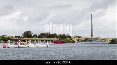 Die Tretboote standen in Southport Marina (England) während der Covid19 Schleuse im Sommer 2020 an. Stockfoto