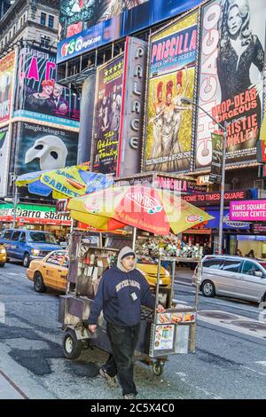 New York City, NYC NY Midtown, Manhattan, Times Square, Theaterviertel, Broadway, beleuchtetes Schild, Spektakel, ad, Chicago, Priscella, Straßenszene, Essen, selbst Stockfoto