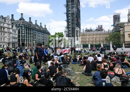 Parliament Square, London, Großbritannien. Juli 2020. Schwarze Leben Angelegenheit Demonstranten auf dem Parliament Square. Kredit: Matthew Chattle/Alamy Live Nachrichten Stockfoto