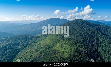 Drohne Foto von Berglandschaft. Stockfoto