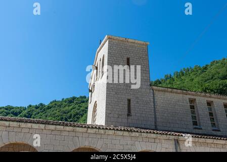 rocca porena,italien juli 05 2020:neues sntuario von santa rita in der Stadt rocca porena Stockfoto