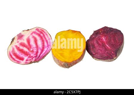 Mix aus gelben und Chioggia Rüben auf weißem Hintergrund Stockfoto