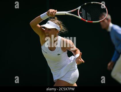 Anet Kontaveit aus Estland in Aktion während der ersten Runde des Wimbledon Championships Grand Slam Tennisturniers 2019 Stockfoto