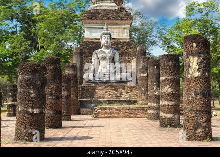 Traphang Ngoen Tempel in Sukhothai historischen Park, Thailand in einem Sommertag Stockfoto