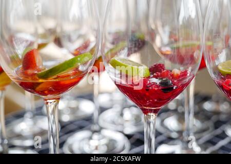 Alkohol, alkoholisch, Hintergrund, bar, Beeren, Beere, Getränk, Brombeere, Heidelbeere, nahaufnahme, Cocktail, kalt, Getränk, exotisch, Aromen, frisch, gefroren, Stockfoto