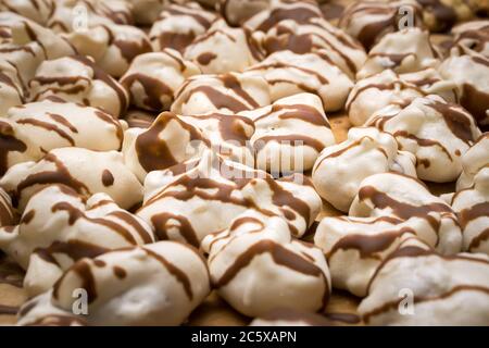 Weihnachtsbäckerei Stracciatella Wolken in Niederbayern Deutschland Stockfoto