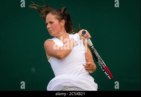 Daria Kasatkina von Russland in Aktion während ihrer ersten Runde Spiel bei der Wimbledon Championships Grand Slam Tennis Tournament 2019 Stockfoto