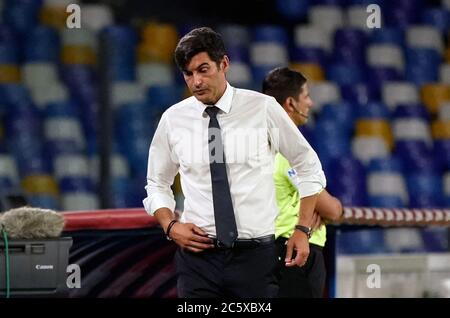 Neapel, Italien, 05 Jul 2020, Paulo Fonseca Cheftrainer von Roma schaut während des Spiels Serie A Tim zwischen SSC Napoli und AS Roma am 05 2020. Juli in Neapel (Italien) im San Paolo Stadion Foto LPS/MARCO IORIO während SSC Napoli vs AS Roma - Kredit: Lm/Marco Iorio/Alamy Live News Stockfoto