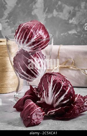 Radicchio rosso, Salat Zutaten, gesunde Ernährung, Ernährung Stockfoto