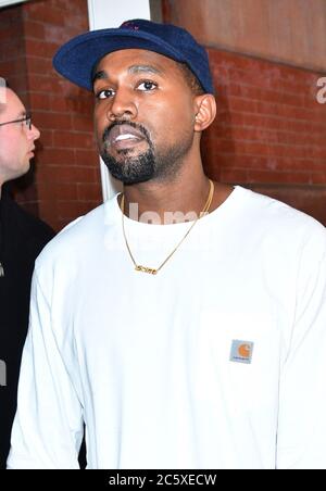 Manhattan, Vereinigte Staaten Von Amerika. Oktober 2016. NEW YORK, NY - SEPTEMBER 06: Rapper Kanye West war am 7. Oktober 2016 in Soho in New York City unterwegs Personen: Kanye West Kredit: Storms Media Group/Alamy Live News Stockfoto