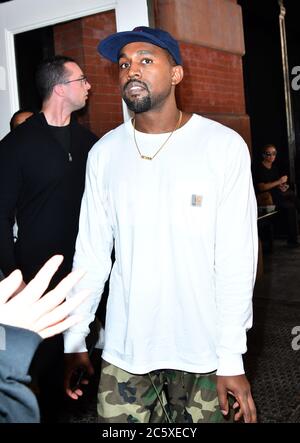 Manhattan, Vereinigte Staaten Von Amerika. Oktober 2016. NEW YORK, NY - SEPTEMBER 06: Rapper Kanye West war am 7. Oktober 2016 in Soho in New York City unterwegs Personen: Kanye West Kredit: Storms Media Group/Alamy Live News Stockfoto