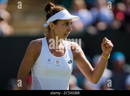 Mihaela Buzarnescu aus Rumänien in Aktion während ihres zweiten Spieles beim Wimbledon Championships Grand Slam Tennis Turnier 2019 Stockfoto