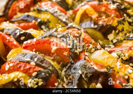 Ratatouille Diät Vegetarisch Vegan Food - Ofengebacken provenzalischen traditionellen französischen Gemüsegericht, Makro-Foto. Stockfoto