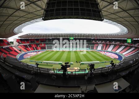 Berlin, 4. Juli 2020, Olympiastadion im DFB Pokal Finalspiel FC BAYERN MÜNCHEN - BAYER 04 LEVERKUSEN 4-2 in der Saison 2019/2020 , FCB Foto: © Peter Schatz / Alamy Live News / Matthias Koch/Pool - die DFB-BESTIMMUNGEN VERBIETEN DIE VERWENDUNG VON FOTOGRAFIEN als BILDSEQUENZEN und/oder QUASI-VIDEO - Nationale und internationale Nachrichtenagenturen AUSSCHLIESSLICH zur redaktionellen Verwendung Stockfoto