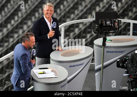 Berlin, 4. Juli 2020, Bastian SCHWEINSTEIGER als Co-Moderator beim DFB Pokal Final Match FC BAYERN MÜNCHEN - BAYER 04 LEVERKUSEN 4-2 in der Saison 2019/2020 , FCB Foto: © Peter Schatz / Alamy Live News / Matthias Koch/Pool - die DFB-BESTIMMUNGEN VERBIETEN DIE VERWENDUNG VON FOTOGRAFIEN als BILDSEQUENZEN und/oder QUASI-VIDEO - Nationale und internationale Nachrichtenagenturen AUSSCHLIESSLICH zur redaktionellen Verwendung Stockfoto