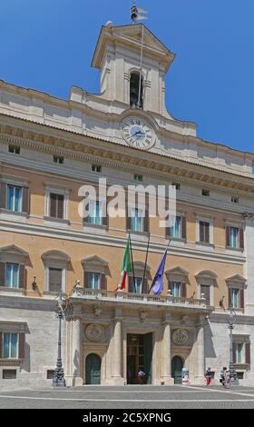 Rom, Italien - 30. Juni 2014: Italienische Abgeordnetenkammer im Palazzo Montecitorio auf der Piazza di Monte Citorio in Rom, Italien. Stockfoto